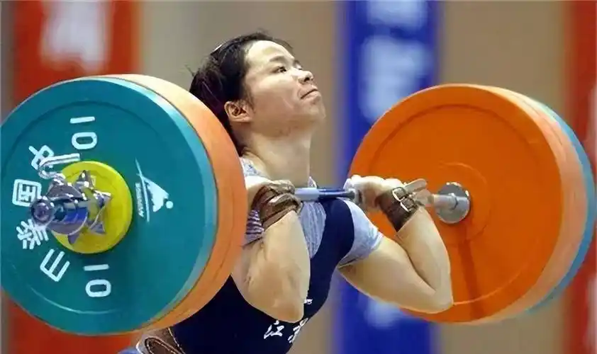 44岁奥运冠军陈艳青与65岁丈夫:他住她买的别墅,孩子跟她姓_举重_苏州