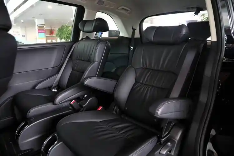 本田奥德赛进店实拍中型mpv空间满足家用还挺省油