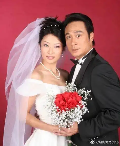 她与影帝老公一见钟情,婚后多年没进过厨房,如今48岁美如少女!