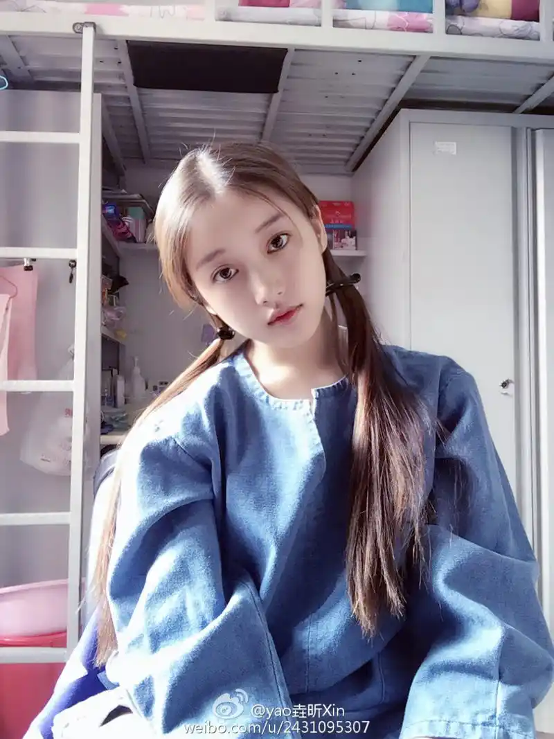 18岁中戏美女学霸爆红网络 清纯可人(组图)