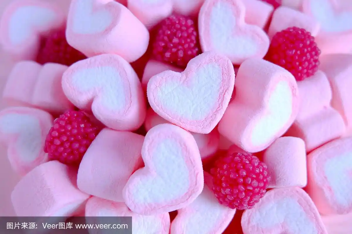 粉色棉花糖和覆盆子软糖背景,心形棉花糖纹理背景,情人节背景