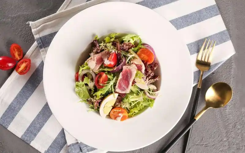 不要胡乱做成"大拌菜",金枪鱼沙拉的简易做法,好吃不怕胖