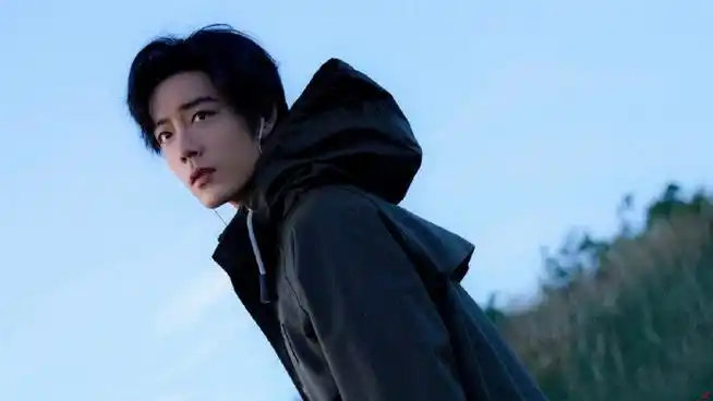 肖战旷野松弛感生日大片##肖战1005生日快乐#电脑壁纸@x玖少年团肖战