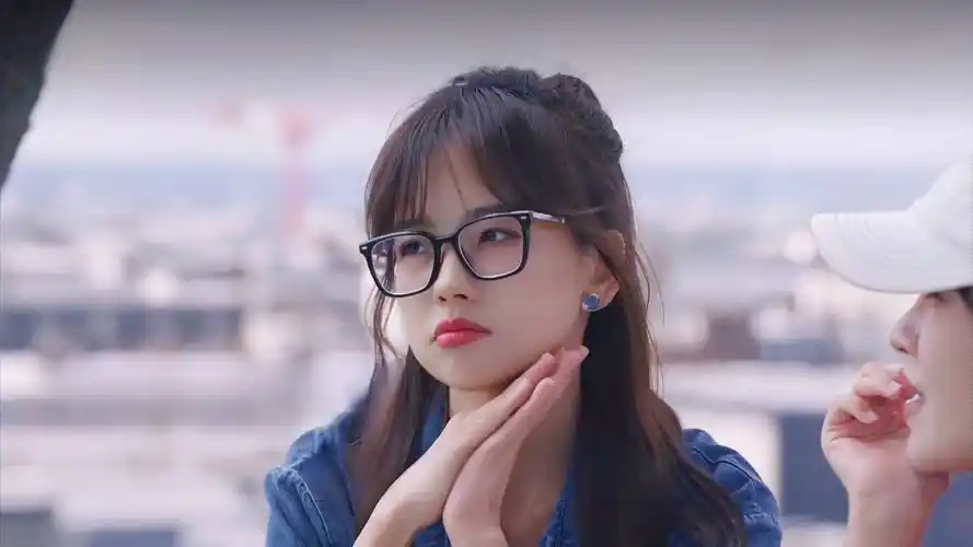 【王冰冰】南方知我意吹梦到西洲回首高楼闻笑语倚