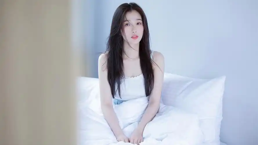 长发养眼美女虞书欣高清壁纸