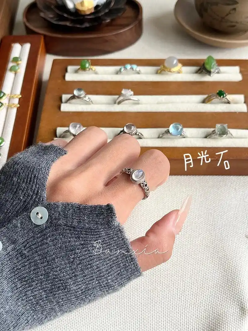 今天给你们推荐几款小价位天然宝石戒指.