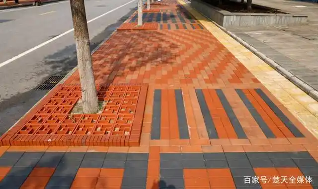 见过高颜值会"变脸"的人行道吗?看这座日新月异的"向往之城"
