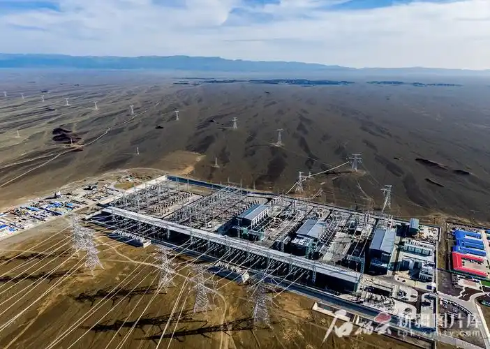 航拍新疆·图集丨原来,哈密的"电"这么美