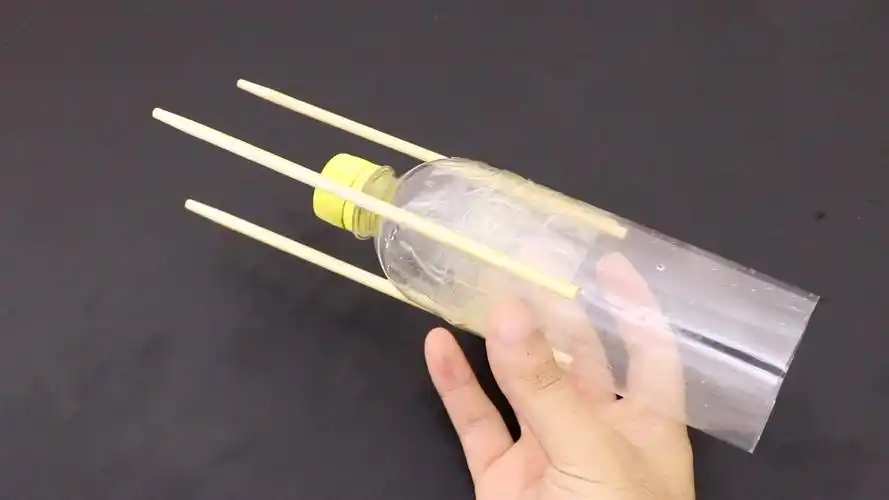 塑料瓶上绑3根筷子,解决了千万家庭的烦恼,相当实用