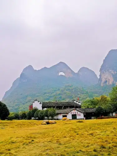 广西阳朔月亮山