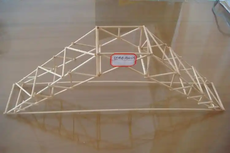 获奖作品《木结构桥梁承重模型》