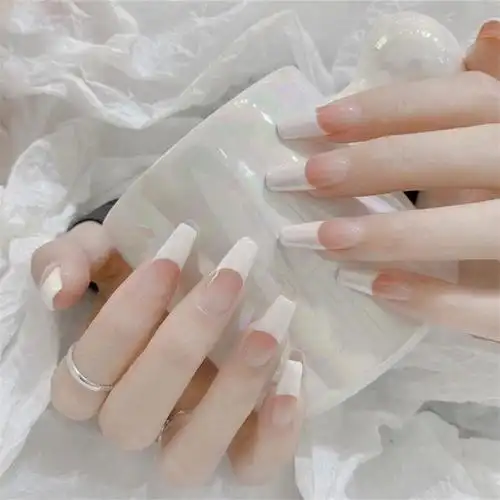 法式渐变延长甲美甲图片