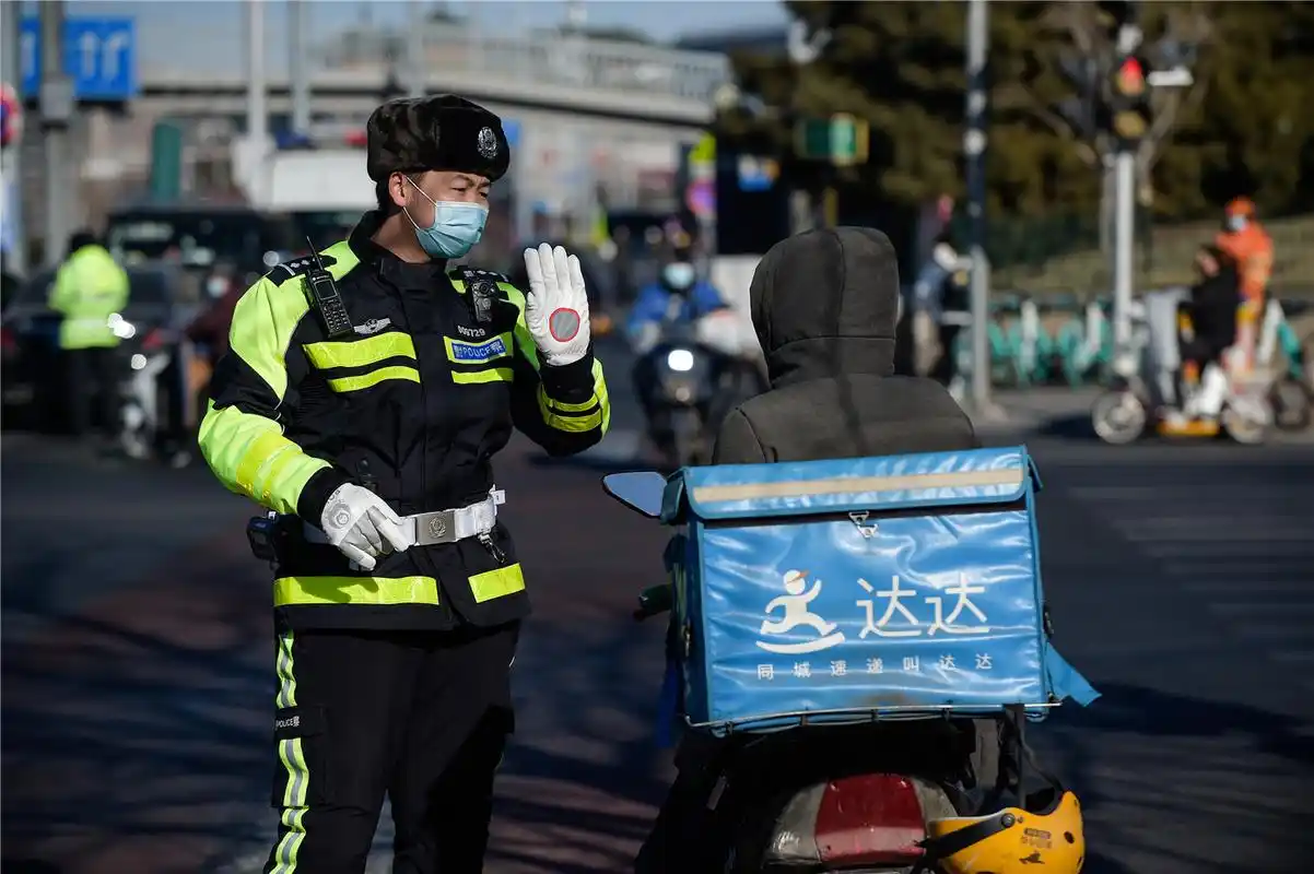 宋辰飞介绍,骑警不但要具备良好的摩托车驾驶技能,还必须熟练掌握事故