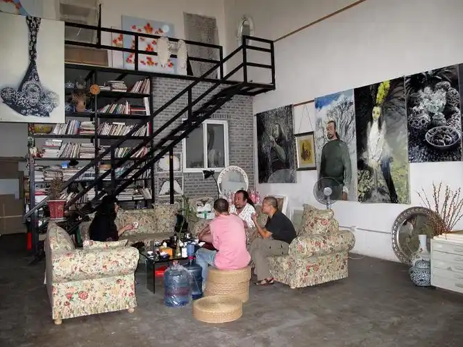 走进宋庄画家村