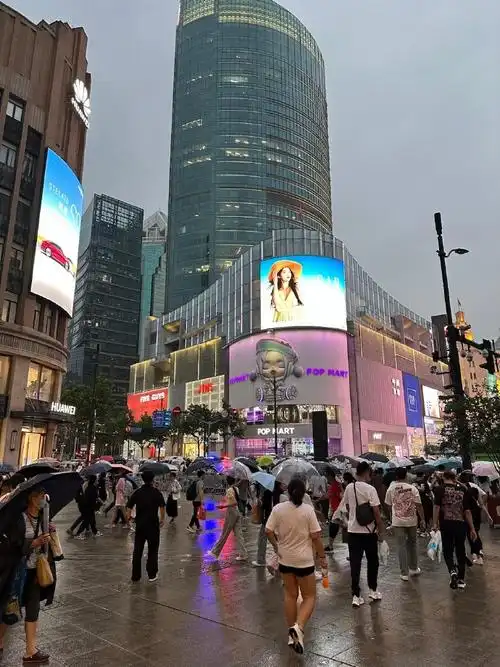 总要去趟上海吧,吹吹黄浦江的晚风,走走南京路看看东方明珠 #上海外滩