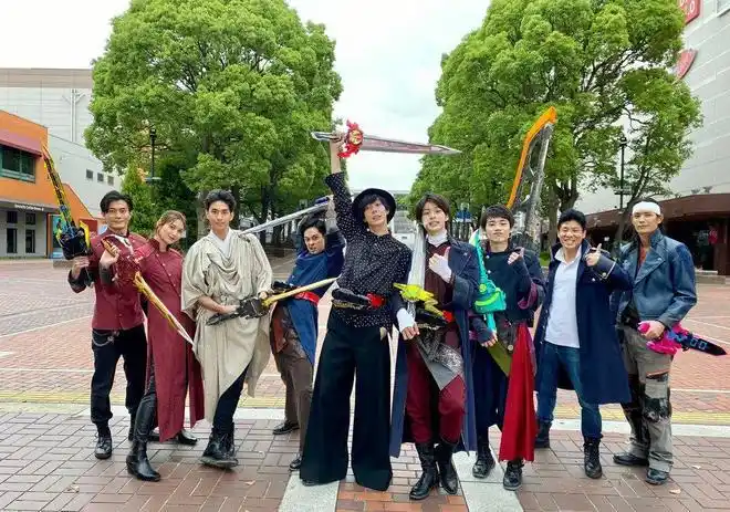 假面骑士圣刃演员发布花絮合照暗示后期发刀片猜猜谁是真二骑