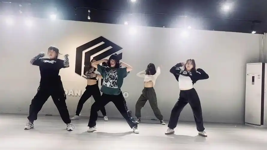 《jazz》#舞蹈练习室版 青岛me舞蹈 青岛流行舞 青岛韩舞 青岛街舞