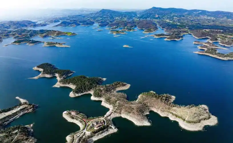 3月21日拍摄的丹江口水库(无人机照片).