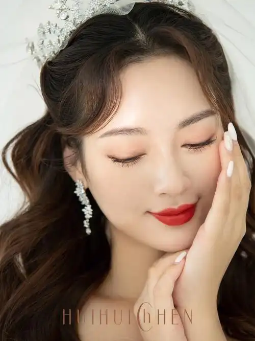 气质新娘造型简单耐看