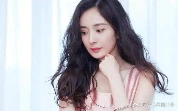 杨幂:作为演员要自觉抵制天价片酬,堂堂正正做人,清清白白做事