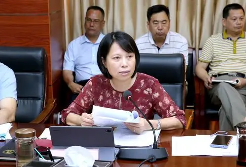 李红梅在党委理论学习中心组学习会议上强调不断提高政治判断力政治