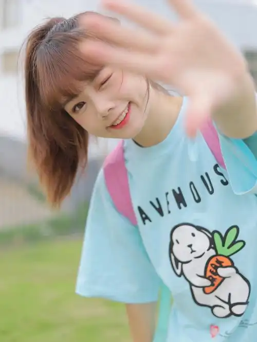 最近王心凌小姐姐校园风真的很风靡耶～扎上高马尾瞬间被拉回了中学