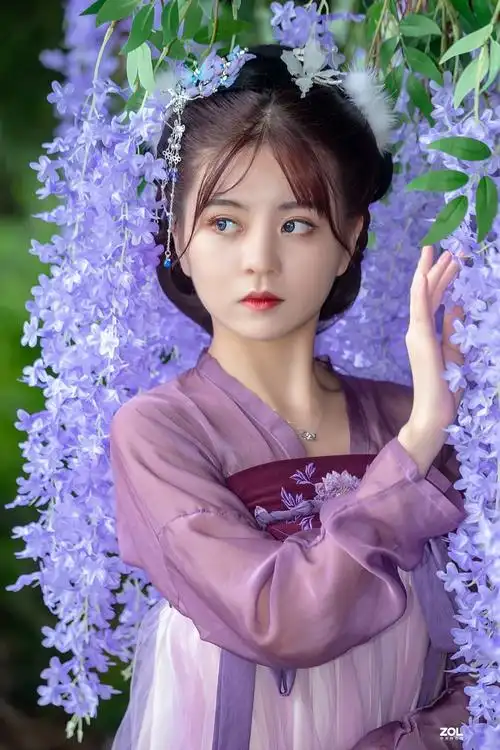 花丛古装美少女