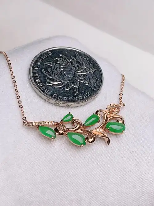 18k金镶嵌 清新满绿翡翠锁骨链