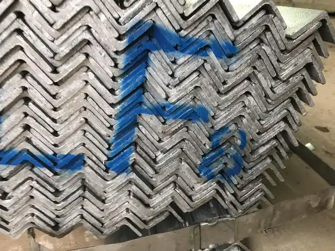 热镀锌冲孔角钢批发/建筑工业用冲孔角钢40*4/电厂架电缆线角钢