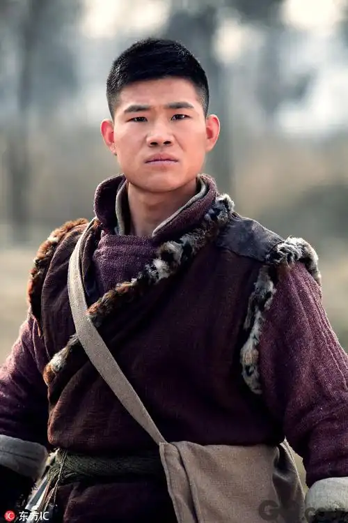 小兵张嘎谢孟伟家乡办婚礼娇妻肤白貌美仪式太接地气