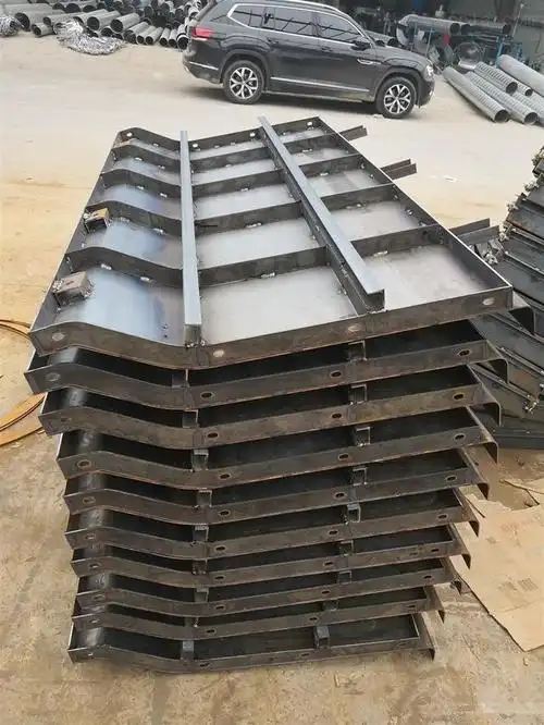 防撞墙模具高速现浇防护墙钢模板的制作方法