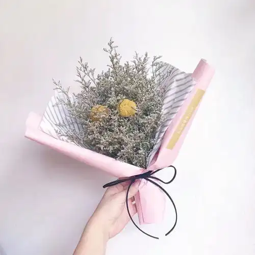 新品 情人草花束 by:李倩