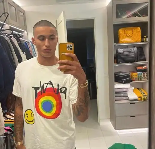 自拍的库兹马颜值总是那么的_高清图集_新浪网