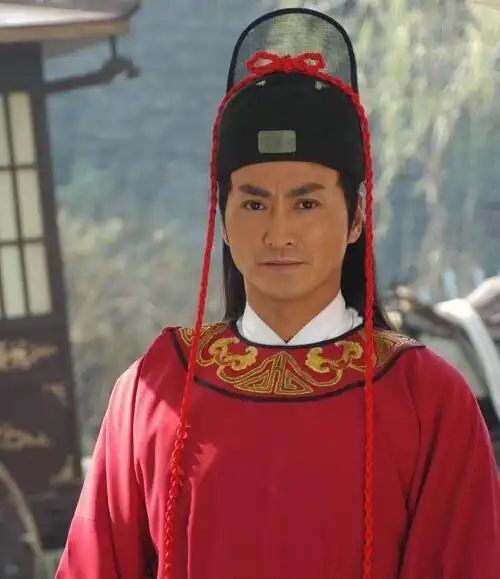 还记得当年的展护卫吗?这组照片让你感受何家劲的帅气