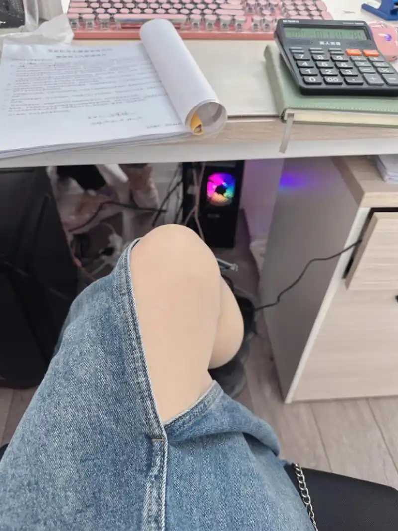 女生为什么都喜欢跷二郎腿.