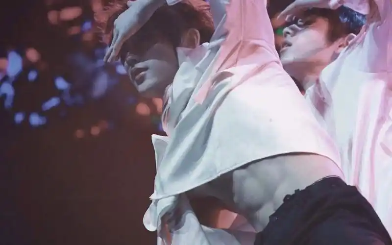 十几岁高中生腹肌杀竟然如此撩人!养成系的魅力真的如此之大吗?