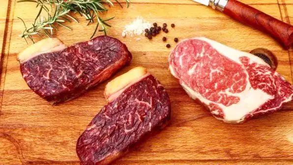 德国大厨烤制顶级牛肉 超诱人