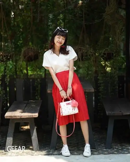 夏天就是要来点颜色跟这位泰国女生学习她的彩色穿搭术