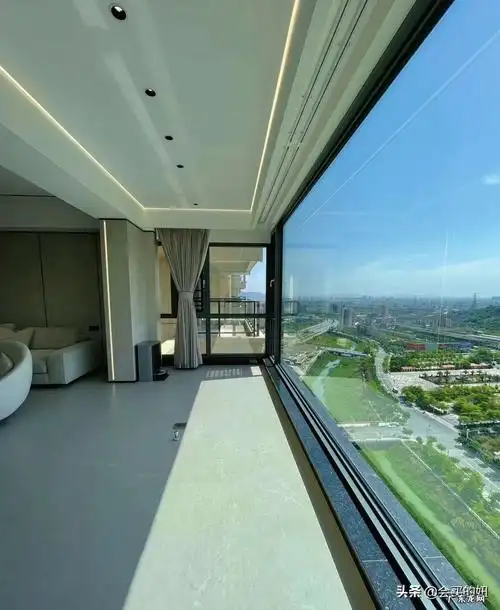 盘点大玻璃落地窗的优缺点 全景大玻璃落地窗值得装吗