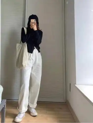 夏天米白色裤子搭配什么颜色上衣好看