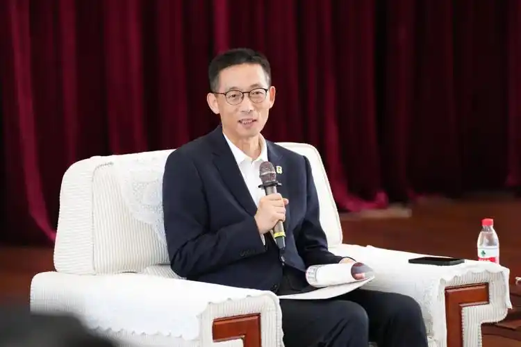 当天下午,施一公院士还做客南开大学青年学者创新联盟,分享个人科研