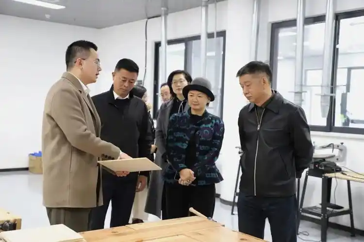 成都城投集团党委书记,董事长郑尚钦及成都城投教育集团党委书记,董事