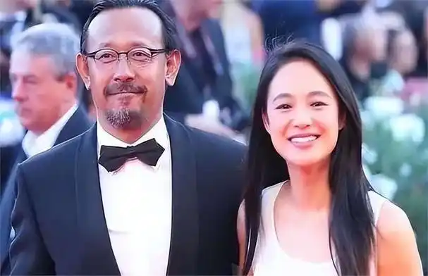 隐瞒了我们30年,原来她就是姜武的妻子,兄弟俩的审美差距不小!