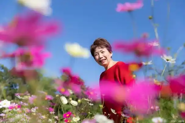 中年女性拍照,如何摆脱大妈感,记住这几个动作 穿搭,美翻了