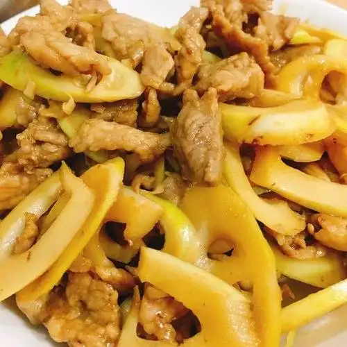 竹笋炒肉:减肥菜每天吃一次,有利于血管通畅