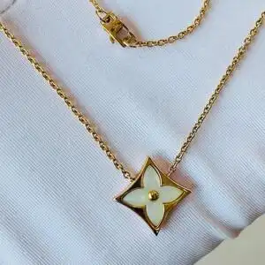 lv玫瑰金白贝母四叶草项链,成色99新,型号:q93521