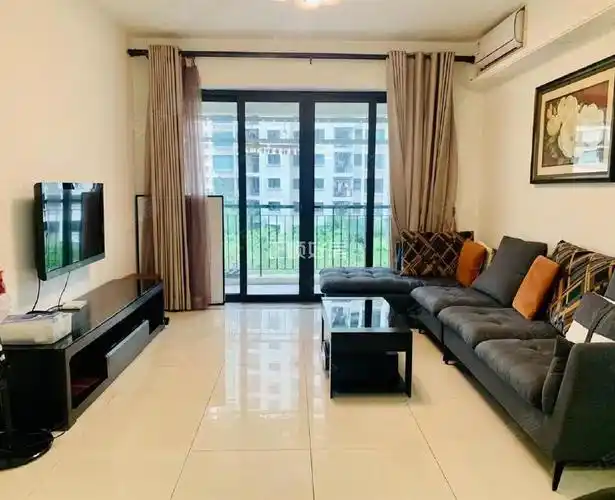 63平,华发新城三期(碧水蓝天)二手房,290万,2室2厅,1卫,92.