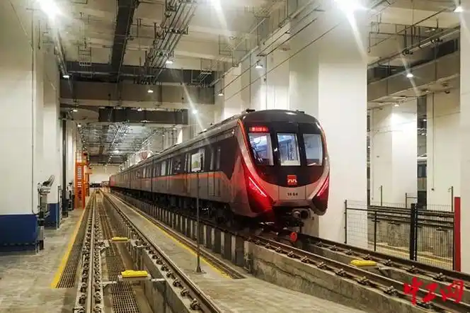 2023年6月18日,中国中铁电气化局承建的西安地铁16号线,列车在沙河滩