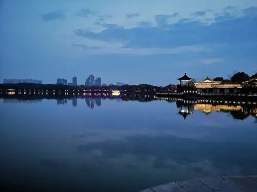 铜陵,美丽的天井湖,夜色撩人,灯火阑珊.