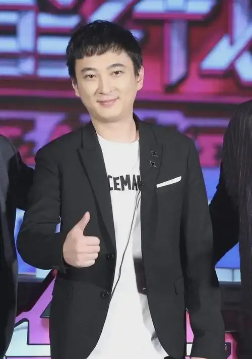 王思聪谈到年轻人的婚姻观时一席话赢得了经久不息的掌声